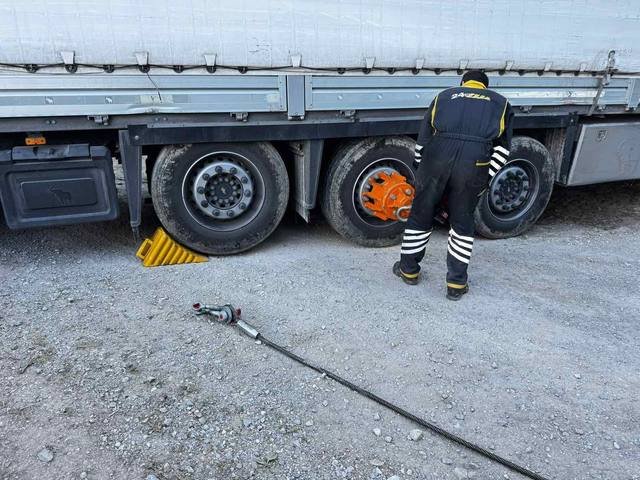 Pregled pnevmatike na tovornem vozilu